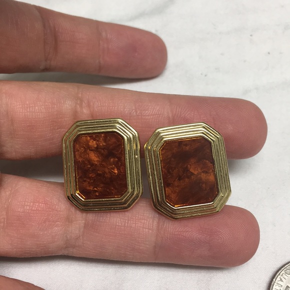 Vintage gold Avon clip on earrings - Picture 2 of 5